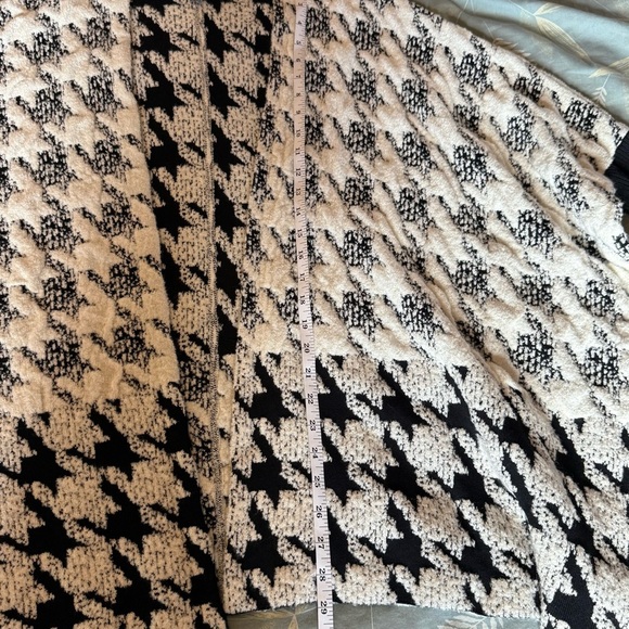White House Black Market Monochrome Patterned Cardigan - Picture 9 of 9